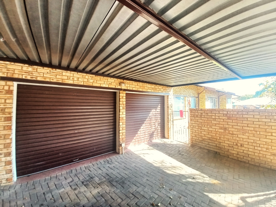 3 Bedroom Property for Sale in Safari Gardens North West